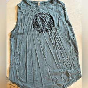 Lululemon women’s tank